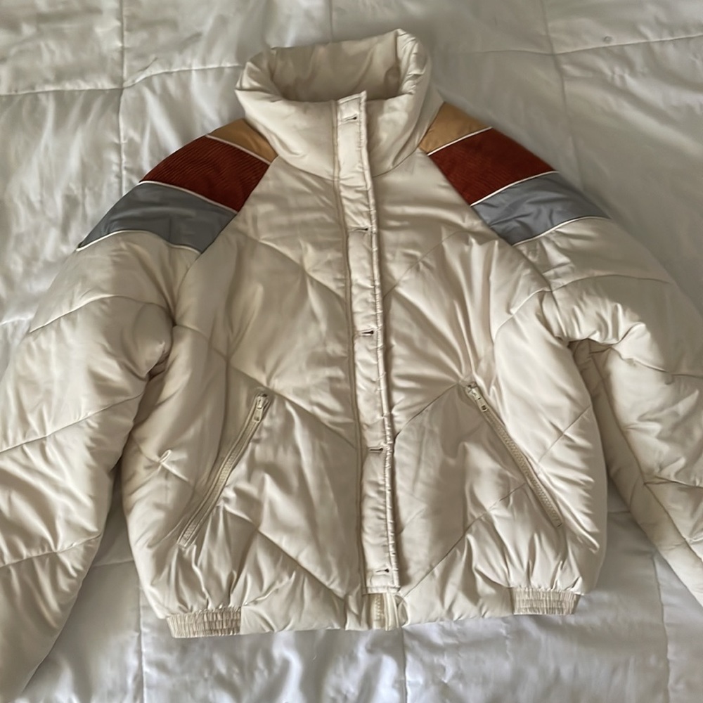 Wishlist brand color block puffer jacket!